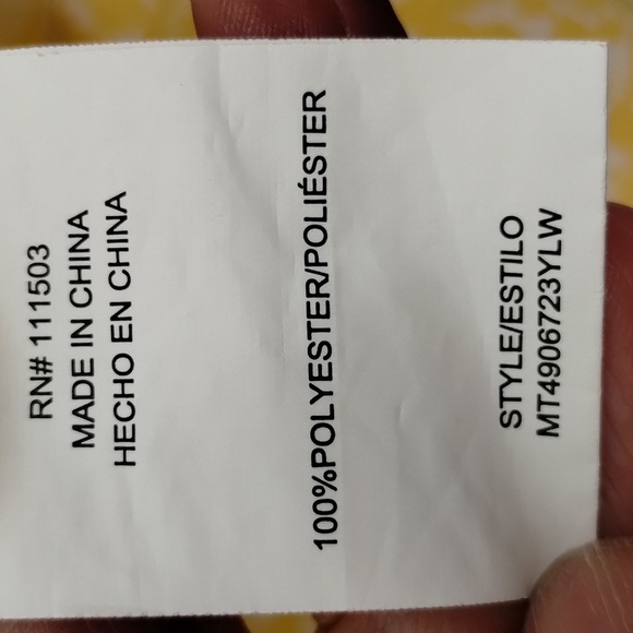 Lily White yellow and white printed blouse size medium flutter sleeve flowy - Picture 6 of 7